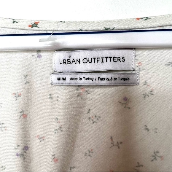 Urban Outfitters Madison Twist-Front Dainty Floral  Off White Cropped Blouse - Picture 3 of 13